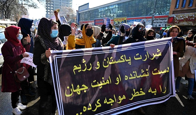 Mulheres afegãs marcham Cabul primeira vez volta Talibã