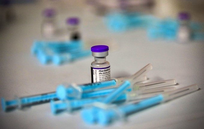 Vacina Pfizer oferece proteção contra hospitalização ômicron