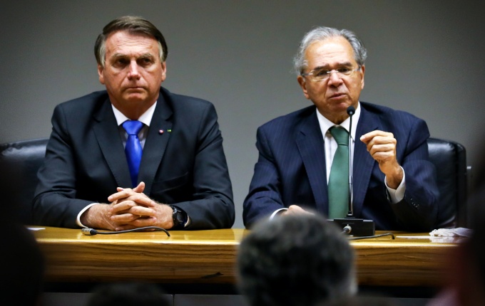 Bolsonaro arma bomba eleitoral preço combustíveis alerta senador