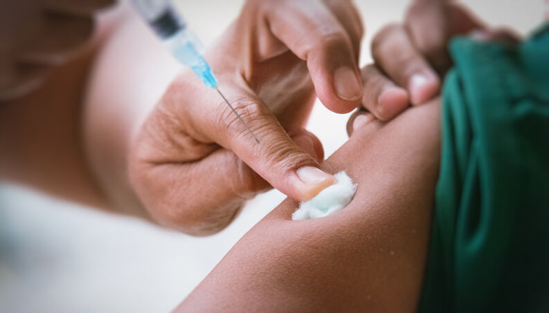 vacina no braço
