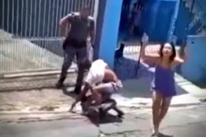 video-comerciante-negro-baleado-abordagem-policial-morre-frente-familia