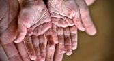 cientistas-desvendam-beneficios-impressionantes-dedos-enrugados-agua