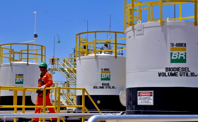 contramão transição energética Petrobrás aumentar produção petróleo 