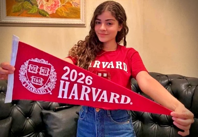 Estudante bolsista MG aprovada Harvard Stanford Yale