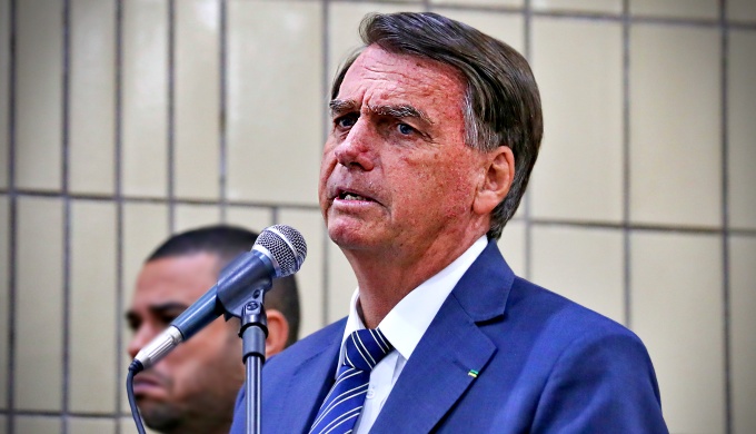 fugir prisão Bolsonaro articula centrão medida senador vitalício