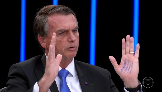 bolsonaro cola na mão