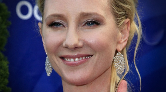 Drogas carro saúde mental devastada trágico fim Anne Heche