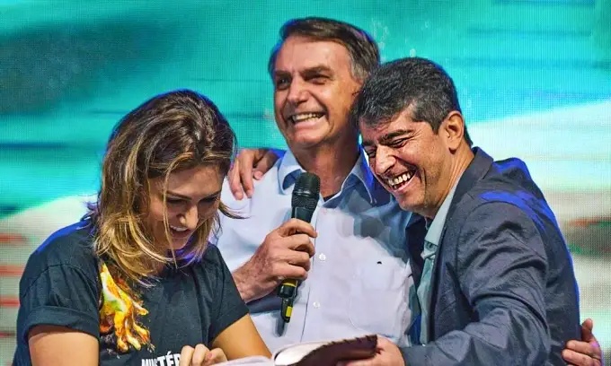 Guru Michelle Bolsonaro acusado abafar golpe contra fiéis
