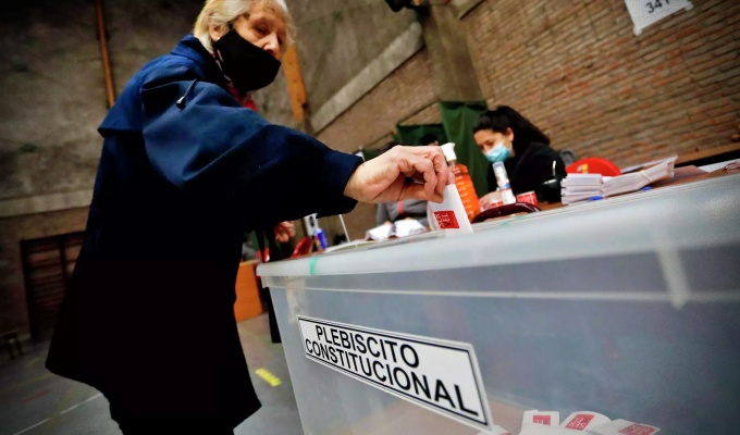 derrota esquerda população rejeita nova Constituição Chile