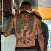 homem-tatuagem-nazista-circula-sem-camisa-orla-joao-pessoa