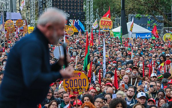 hora virada para Brasil Lula força