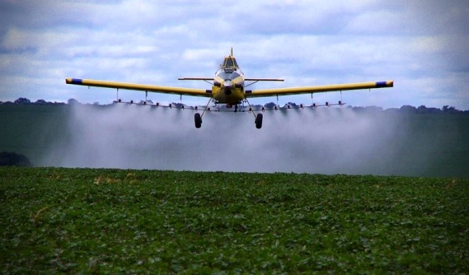 Cidades onde aviões lançam agrotóxicos mais casos câncer