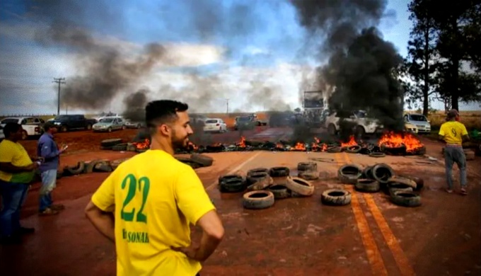 Confederação Caminhoneiros ação grupos extremistas isolados Não representa categoria