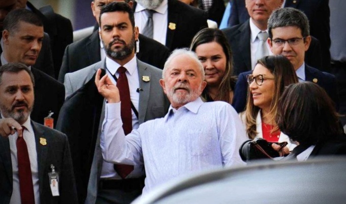Lula não assumiu imprensa oferece amostra grátis como tratamento