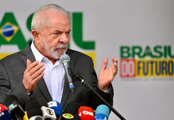 Lula anuncia ministros