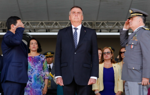 último mês Bolsonaro governo militares 
