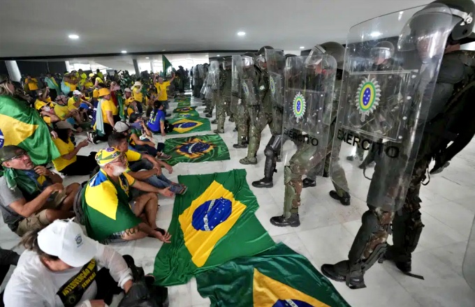 Bolsonarista preso atos terroristas Brasília tentou subornar policial