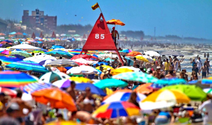 Praia Brasil democracia igualdade civilidade