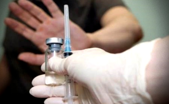 Médicos bolsonaristas vendem terapia reversão vacinal covid saúde