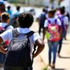 Alunos saindo de escola na Estrutural, no Distrito Federal