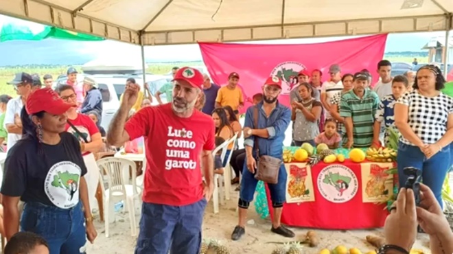 Professor medicina denunciado usar camisa MST sala aula