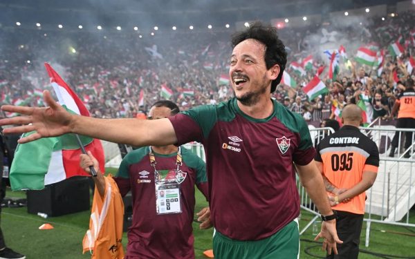 Fernando Diniz, do Fluminense, é campeão da Libertadores/Foto: CARL DE SOUZA / AFP