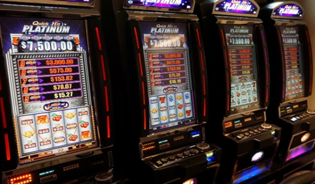 Tragamonedas en línea vs.  Casinos físicos: pros y contras