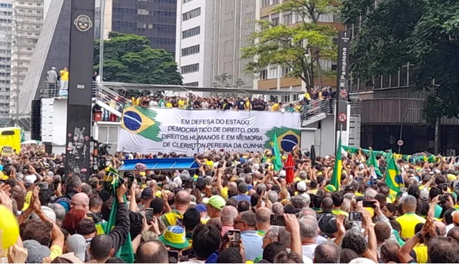 Estão fugindo trio elétrico Bolsonaro Paulista