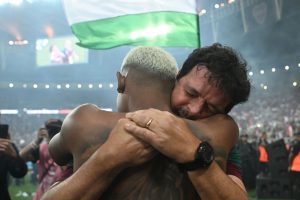 Fernando Diniz e John Kennedy - Copa Libertadores (foto: Carl de Souza/AFP)