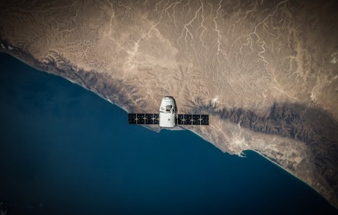 um satélite espacial pairando sobre a costa Engenharia Aeroespacial Futuro Viagens Aéreas