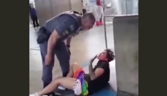 Mulher covardemente agredida PM metrô São Paulo 