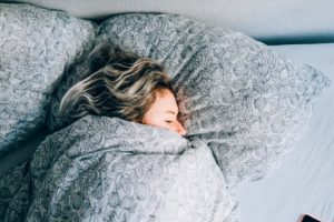 tecnica-militar-promete-voce-pegue-sono-menos-minutos-conheca