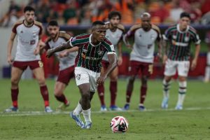 Arias na hora da cobrança de pênalti em Fluminense x Al Ahly — Foto: Lucas Merçon/Fluminense