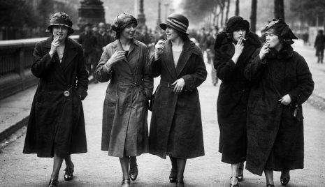 Imagem: Easter Parade, Fifth Avenue, Nova York, 1929 — campanha “Torches of Freedom” (Arquivo: Portal Fio do Tempo). Imagem: Easter Parade, Fifth Avenue, Nova York, 1929 — campanha “Torches of Freedom” (Arquivo: Portal Fio do Tempo).
