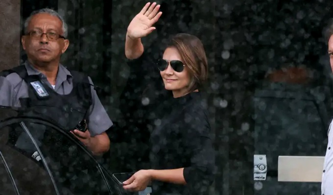 Michelle Bolsonaro deixa comando PL Mulher crise Flávio Bolsonaro