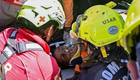 Venezuela: homem é resgatado com vida após 8 dias sob escombros; esposa fala em milagre venezuelano-resgatado-vida-passar-dias-preso-sob-escombros