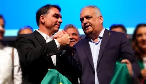 isolamento-politico-flavio-bolsonaro-anuncia-alfredo-gaspar-como-vice