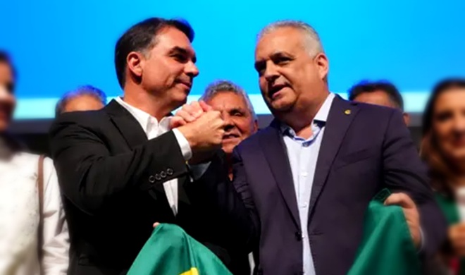isolamento político Flávio Bolsonaro anuncia Alfredo Gaspar como vice