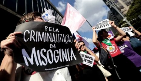 Mulheres vão às ruas e pressionam Hugo Motta para votar PL da Misoginia mulheres-vao-ruas-pressionam-hugo-motta-votar-pl-da-misoginia