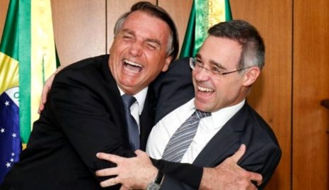 video-flavio-bolsonaro-associa-lula-cv-pcc-mantido-redes-andre-mendonca