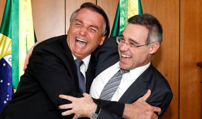 Vídeo Flávio Bolsonaro associa Lula CV PCC redes André Mendonça