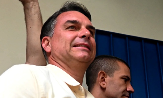 Ex-agente CIA admite governo Trump interferindo eleição brasileira favor Flávio Bolsonaro