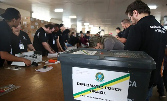 Lula vence eleição exterior países enquanto Flávio Bolsonaro mais votado apuração