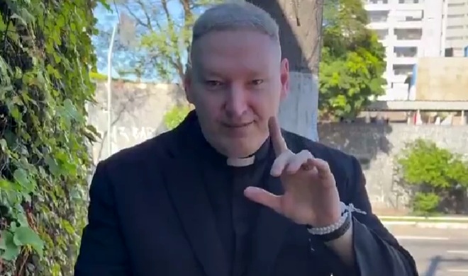Padre Marcelo Rossi faz L brinca exercer minha cidadania nem minha mãe sabe quem vou votar