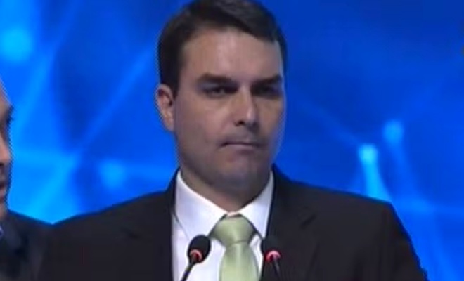 URGENTE Flávio Bolsonaro desiste participar debate Globo Gilmar Mendes determinar Renan Santos